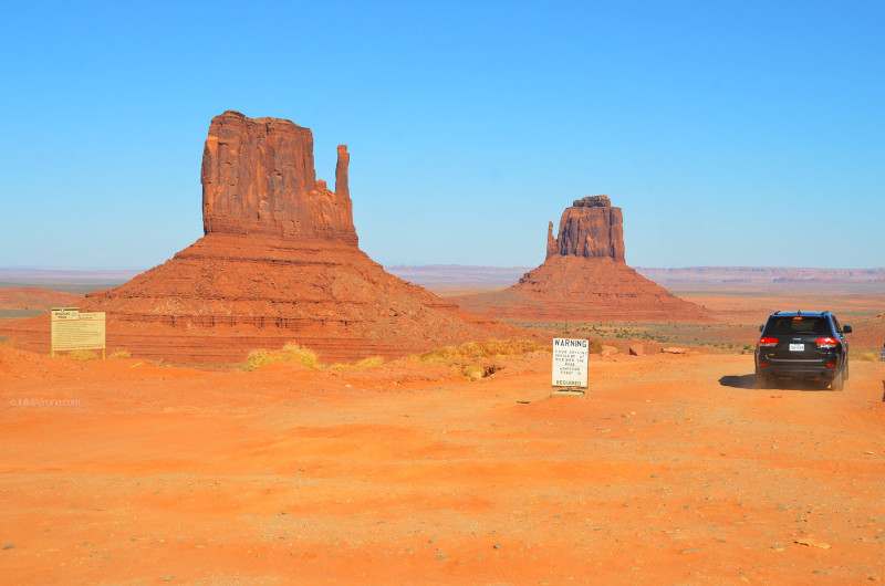 Warning sign, Monument Valley, Utah